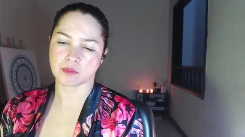 Snapshot of sexwwoman chatting on January 6, 11:09 pm CHIARA online show from January 6, 11:09 pm