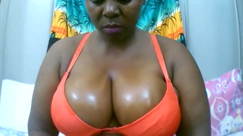 Snapshot of sexxi_ebony chatting on November 18, 5:23 am sexxi_ebony online show from November 18, 5:23 am