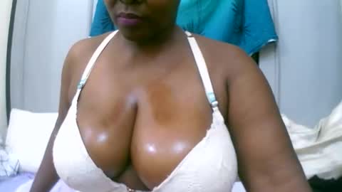 Snapshot of sexxi_ebony chatting on November 19, 5:18 am sexxi_ebony online show from November 19, 5:18 am