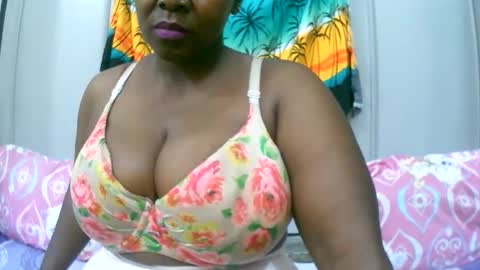 Snapshot of sexxi_ebony chatting on November 22, 10:09 pm sexxi_ebony online show from November 22, 10:09 pm