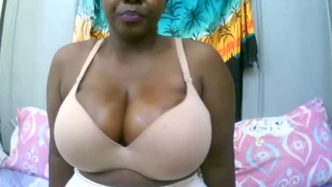 Snapshot of sexxi_ebony chatting on November 23, 2:17 pm sexxi_ebony online show from November 23, 2:17 pm