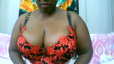 Snapshot of sexxi_ebony chatting on November 25, 11:27 pm sexxi_ebony online show from November 25, 11:27 pm