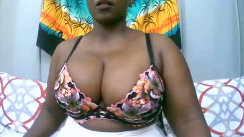 Snapshot of sexxi_ebony chatting on December 3, 2:04 pm sexxi_ebony online show from December 3, 2:04 pm