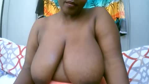 Snapshot of sexxi_ebony chatting on December 16, 7:35 am sexxi_ebony online show from December 16, 7:35 am