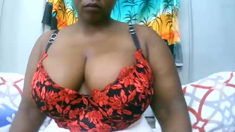 Snapshot of sexxi_ebony chatting on December 19, 4:19 am sexxi_ebony online show from December 19, 4:19 am