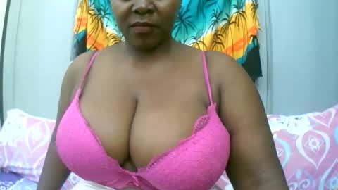 Snapshot of sexxi_ebony chatting on December 21, 1:29 pm sexxi_ebony online show from December 21, 1:29 pm