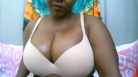 Snapshot of sexxi_ebony chatting on January 10, 12:40 pm sexxi_ebony online show from January 10, 12:40 pm