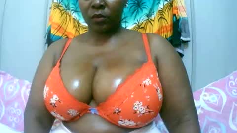 Snapshot of sexxi_ebony chatting on January 12, 6:02 pm sexxi_ebony online show from January 12, 6:02 pm