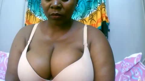 Snapshot of sexxi_ebony chatting on January 14, 6:46 pm sexxi_ebony online show from January 14, 6:46 pm