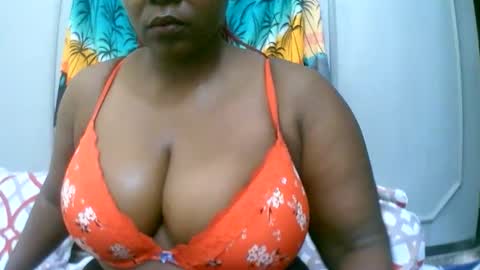 Snapshot of sexxi_ebony chatting on January 19, 6:28 am sexxi_ebony online show from January 19, 6:28 am