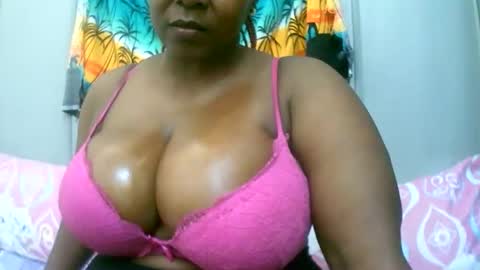 Snapshot of sexxi_ebony chatting on February 1, 8:46 am sexxi_ebony online show from February 1, 8:46 am