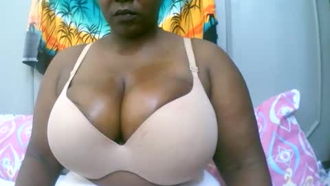 Snapshot of sexxi_ebony chatting on February 2, 7:51 am sexxi_ebony online show from February 2, 7:51 am