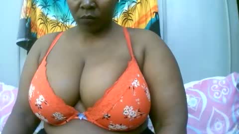 Snapshot of sexxi_ebony chatting on February 4, 8:42 am sexxi_ebony online show from February 4, 8:42 am