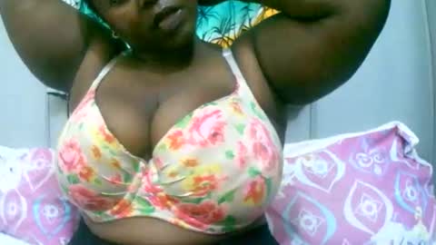 Snapshot of sexxi_ebony chatting on February 6, 6:44 pm sexxi_ebony online show from February 6, 6:44 pm