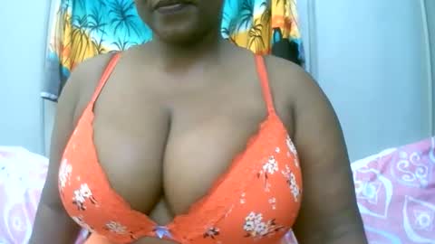 Snapshot of sexxi_ebony chatting on February 7, 7:01 am sexxi_ebony online show from February 7, 7:01 am