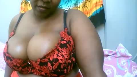 Snapshot of sexxi_ebony chatting on February 8, 1:25 pm sexxi_ebony online show from February 8, 1:25 pm