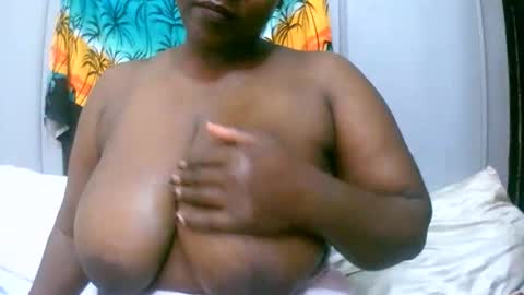 Snapshot of sexxi_ebony chatting on February 11, 12:04 am sexxi_ebony online show from February 11, 12:04 am