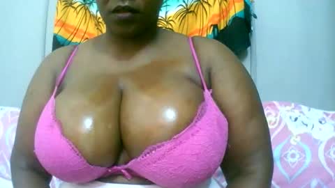 Snapshot of sexxi_ebony chatting on February 13, 3:57 am sexxi_ebony online show from February 13, 3:57 am