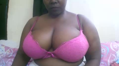 Snapshot of sexxi_ebony chatting on April 9, 10:20 am sexxi_ebony online show from April 9, 10:20 am