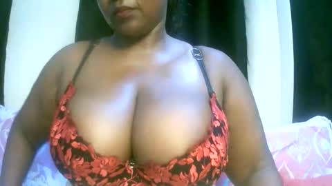 Snapshot of sexxi_ebony chatting on April 10, 1:22 am sexxi_ebony online show from April 10, 1:22 am