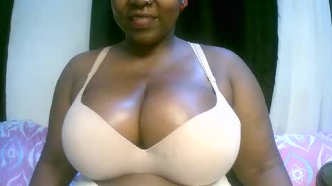 Snapshot of sexxi_ebony chatting on April 10, 6:45 pm sexxi_ebony online show from April 10, 6:45 pm