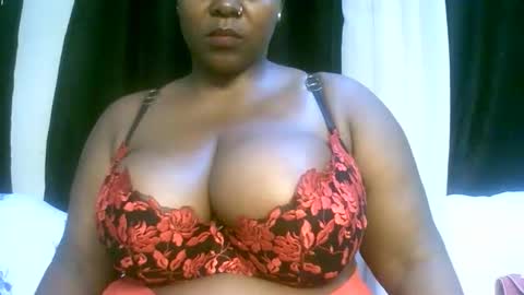 Snapshot of sexxi_ebony chatting on April 20, 7:37 pm sexxi_ebony online show from April 20, 7:37 pm