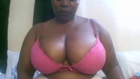 Snapshot of sexxi_ebony chatting on April 22, 8:17 am sexxi_ebony online show from April 22, 8:17 am