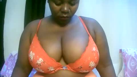 Snapshot of sexxi_ebony chatting on April 27, 3:15 am sexxi_ebony online show from April 27, 3:15 am