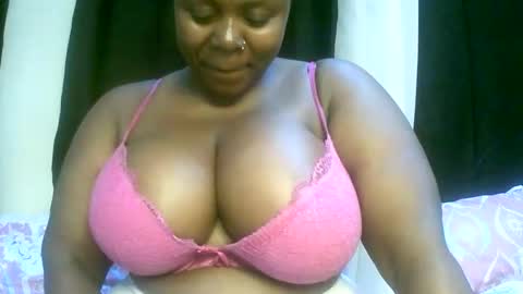 Snapshot of sexxi_ebony chatting on April 27, 6:28 pm sexxi_ebony online show from April 27, 6:28 pm