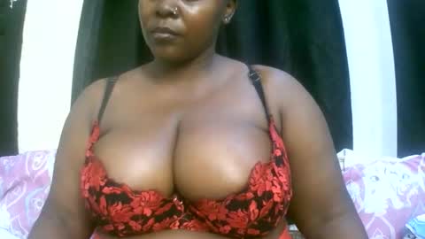 Snapshot of sexxi_ebony chatting on May 17, 12:56 pm sexxi_ebony online show from May 17, 12:56 pm