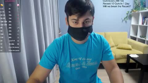 Snapshot of sexxxdickbig chatting on November 12, 7:42 am Tommy online show from November 12, 7:42 am