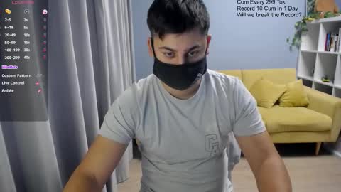 Snapshot of sexxxdickbig chatting on November 20, 8:47 am Tommy online show from November 20, 8:47 am