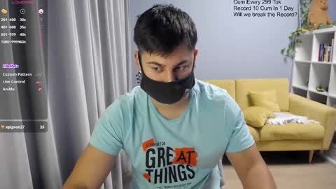 Snapshot of sexxxdickbig chatting on November 29, 9:01 am Tommy online show from November 29, 9:01 am