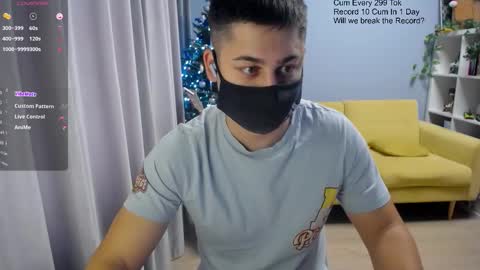 Snapshot of sexxxdickbig chatting on January 9, 9:45 am Tommy online show from January 9, 9:45 am