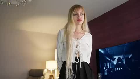 Hannah Monica Annie Andrea Eva Lina online show from October 4, 9:29 am