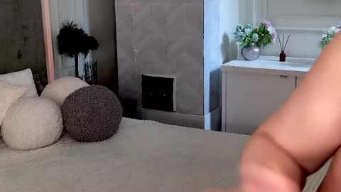 Hannah Monica Annie Andrea Eva Lina online show from May 1, 7:13 am