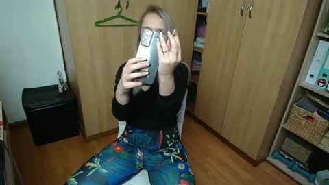 Snapshot of sexxxycrystali chatting on October 29, 8:16 am sexxxycrystali online show from October 29, 8:16 am