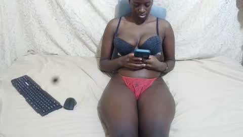 Snapshot of sexxy_breeya chatting on September 21, 8:32 pm sexxy_breeya online show from September 21, 8:32 pm