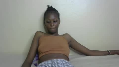 Snapshot of sexxy_bum23 chatting on February 18, 5:21 pm sexxy bum online show from February 18, 5:21 pm