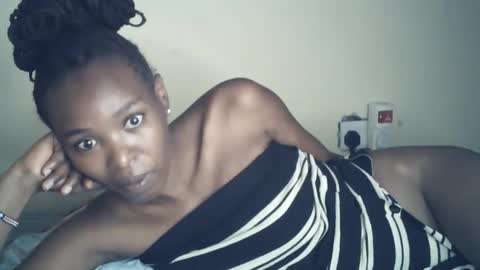 sexxy_curvy23 online show from May 10, 1:33 am