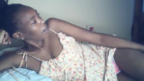sexxy_curvy23 online show from May 18, 4:07 am