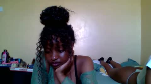 Snapshot of sexxy_daisyy chatting on October 16, 12:17 pm sexxy_daisyy online show from October 16, 12:17 pm