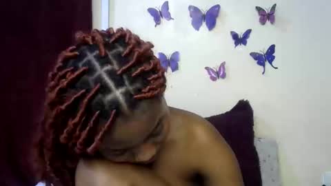 Snapshot of sexxy_divaa chatting on May 22, 6:24 pm vicky online show from May 22, 6:24 pm