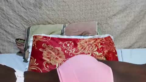 Snapshot of sexxy_maya1 chatting on June 25, 5:12 am sexxy_maya1 online show from June 25, 5:12 am