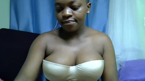 Snapshot of sexxybuttie chatting on April 11, 12:48 am African Queen online show from April 11, 12:48 am