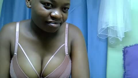 Snapshot of sexxybuttie chatting on May 17, 8:27 pm African Queen online show from May 17, 8:27 pm