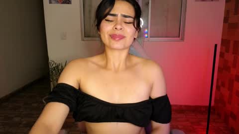 Snapshot of sexxylady__ chatting on March 7, 5:29 am Angie online show from March 7, 5:29 am