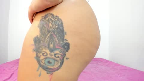 Snapshot of sexxylatincouple1 chatting on February 10, 10:08 am sexxylatincouple1 online show from February 10, 10:08 am