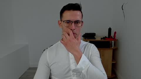 Snapshot of sexxymuscles4u chatting on December 2, 7:25 am Sexxymuscles4U online show from December 2, 7:25 am