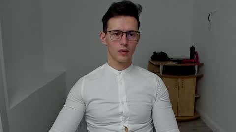 Snapshot of sexxymuscles4u chatting on December 12, 6:57 am Sexxymuscles4U online show from December 12, 6:57 am